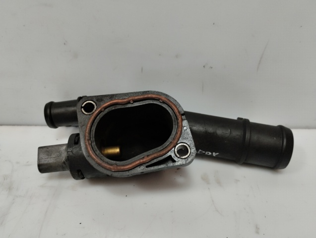 03G121132B VAG Brida del sistema de refrigeración (triple unión)  en stock Córdoba