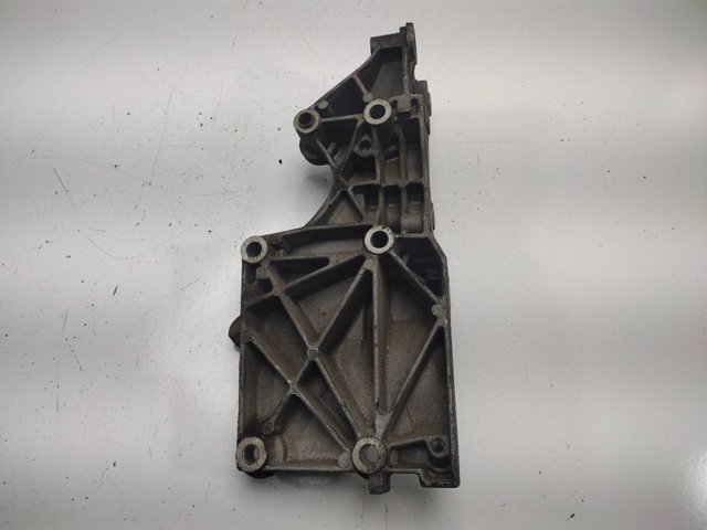 03G903143A Soporte del alternador  en stock Castellón