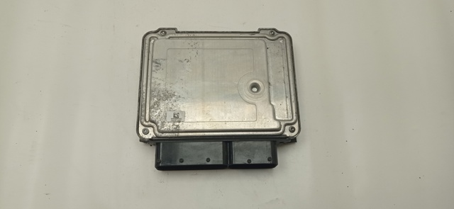 03G906013K Unidad de control del motor (ECU)  disponible Utrera