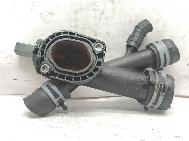 VAG 03L121131AA Brida del sistema de refrigeración (triple unión)  en stock Valencia