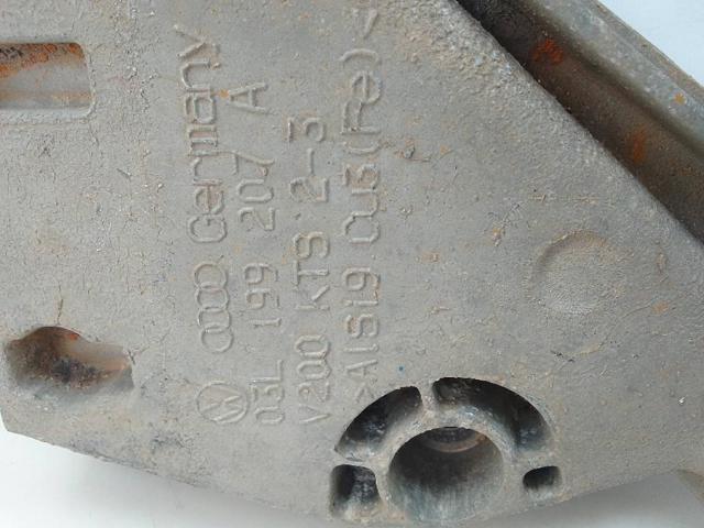 03L199207 Soporte derecho del motor  en stock Castellón