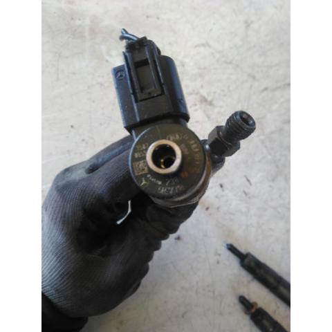 Inyector de combustible 0445110238 Mercedes