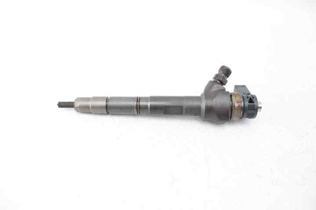 0445110477 Inyector de combustible  disponible Utrera