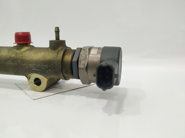 0445214085 HYUNDAI Rampa de combustible  en stock Huelva