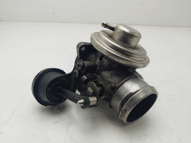 VAG 045131501C Válvula EGR de recirculación de gases  disponible Valladolid