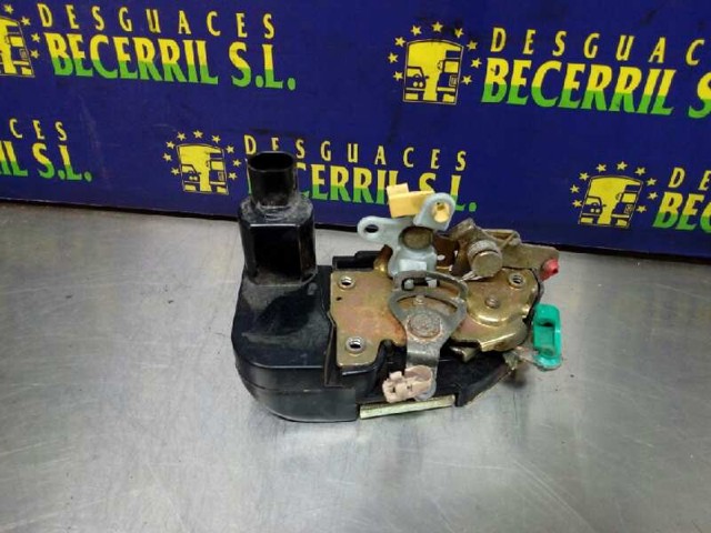 Cerradura de puerta delantera izquierda 04717473AB Chrysler