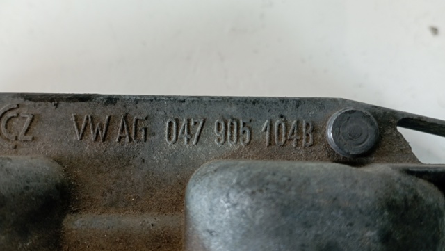 047905104B VAG