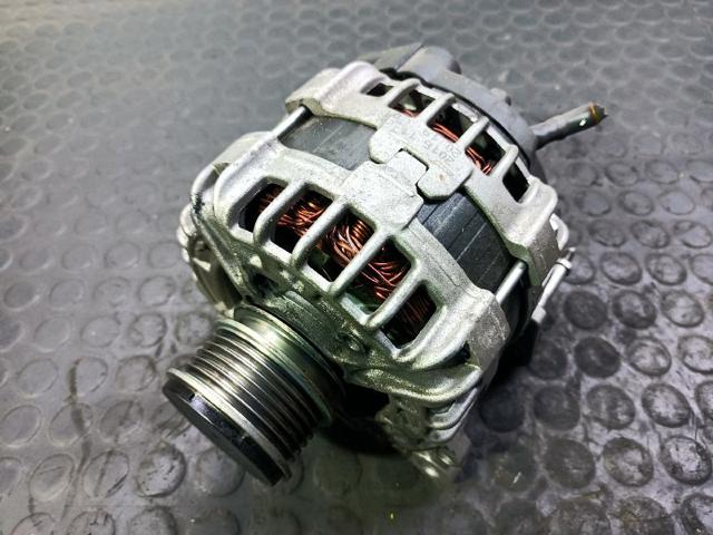 VAG 04B903023B Alternador  en stock Terrassa