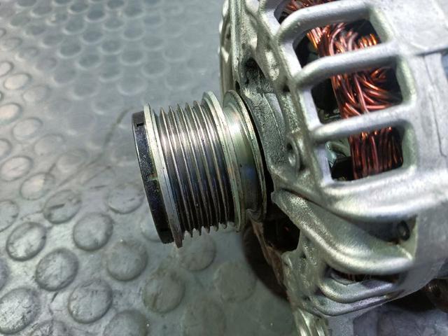 04B903023B VAG Alternador  comprar en Oviedo