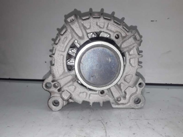 VAG 04C903023L Alternador  disponible España