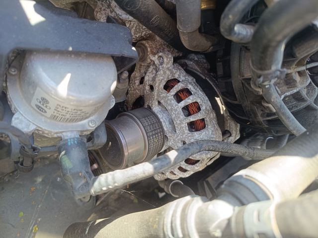 VAG 04E903015G Alternador  comprar en Albacete
