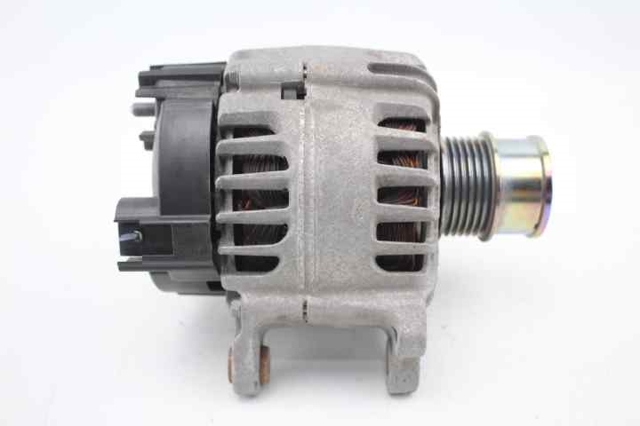 VAG 04E903015G Alternador  disponible Lugo