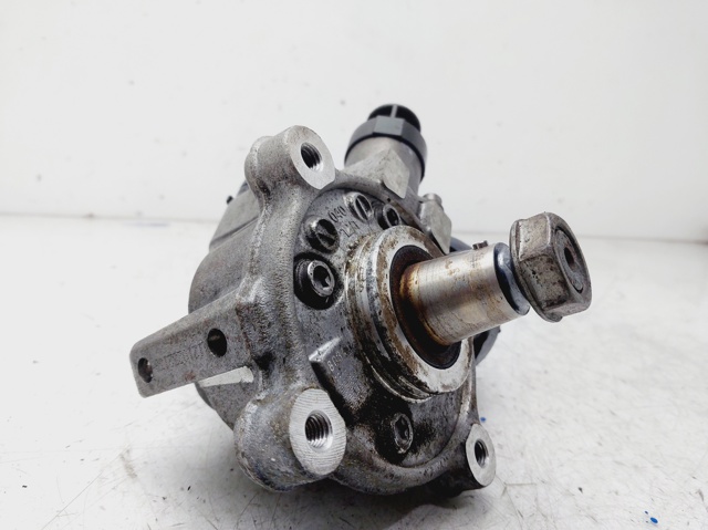 VAG 04L130755D Bomba de alta presión de combustible  disponible Valladolid