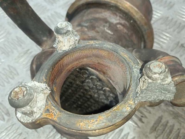 04L131512BR Enfriador de recirculación de gases de escape EGR  en stock Sabadell