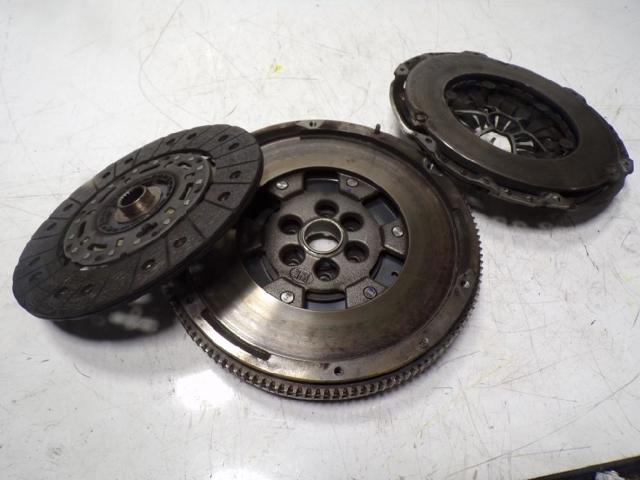 04L141015E Embrague  en stock Granada
