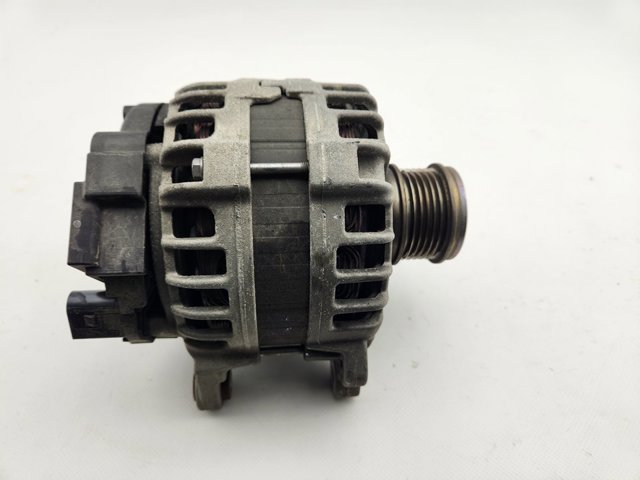 VAG 04L903024T Alternador  en stock Valencia