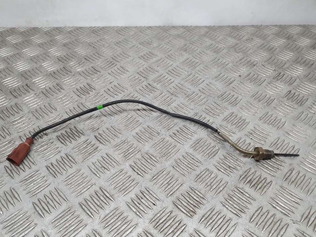 Sensor de temperatura de gases de escape antes de la turbina 04L906088 VAG