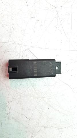 Relé de bujía de precalentamiento 04L907281 VAG