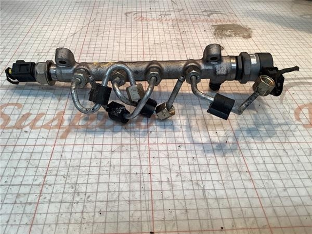 Regulador de presión de combustible, rampa de inyectores Volkswagen Passat 362