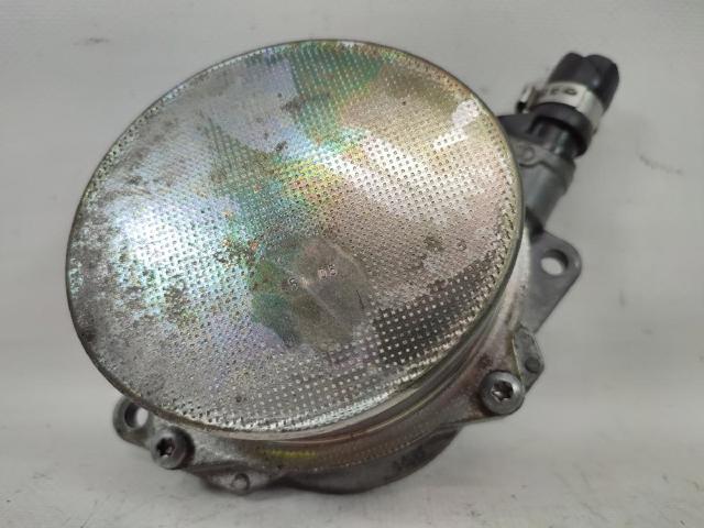 VAG 057145100T Bomba de vacío  en stock Valencia
