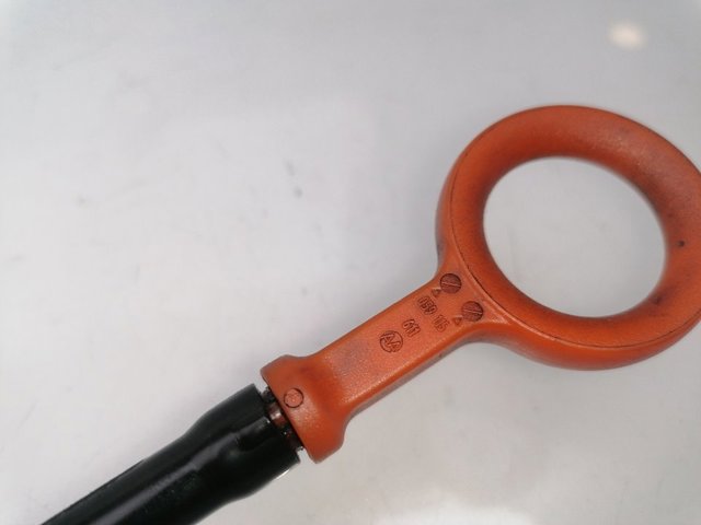 Varilla del nivel de aceite Audi Q7 4LB