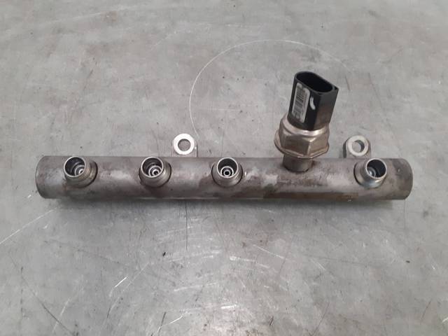 VAG 059130089AB Rampa de combustible izquierda  disponible Valladolid