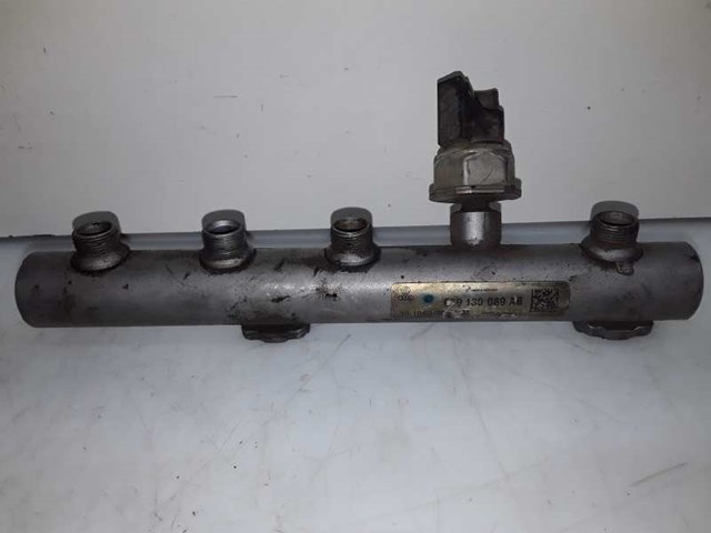 059130089AB Rampa de combustible izquierda  comprar en Reus