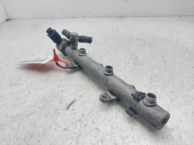 059130089AB VAG Rampa de combustible izquierda  en stock Gandía