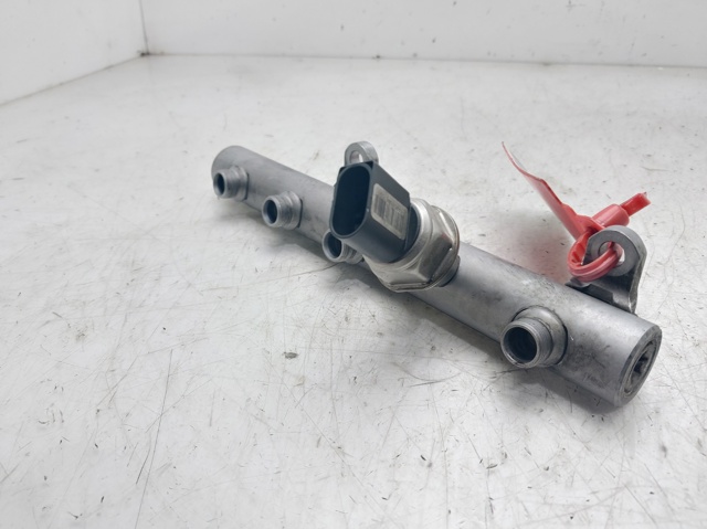 059130089AB VAG Rampa de combustible izquierda  comprar en Jaén