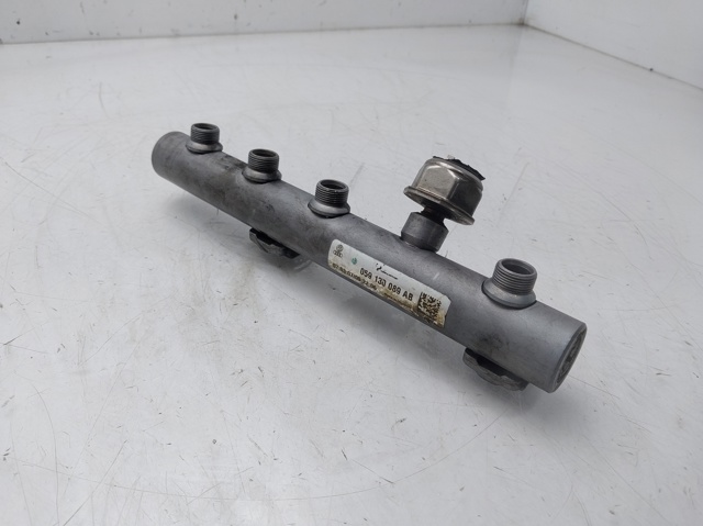059130089AB VAG Rampa de combustible izquierda comprar Alcalá