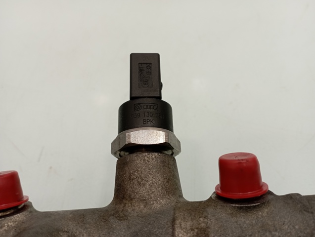 059130089D VAG Rampa de combustible izquierda  comprar en Lleida