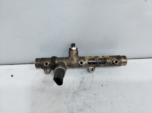 059130089D Rampa de combustible izquierda  en stock Castellón