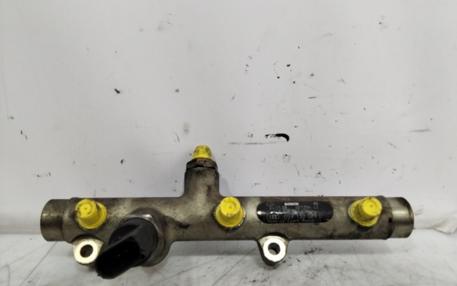 059130089D VAG Rampa de combustible izquierda  en stock Córdoba