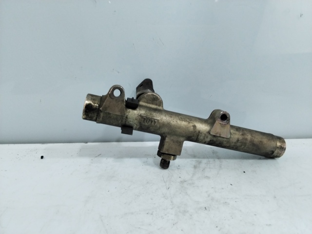 059130089D Rampa de combustible izquierda  en stock Sabadell