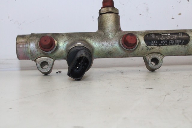 059130089D VAG Rampa de combustible izquierda  comprar en Jaén