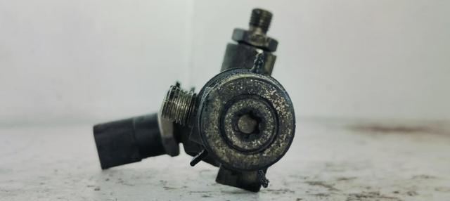 059130089D VAG Rampa de combustible izquierda  comprar en Oviedo