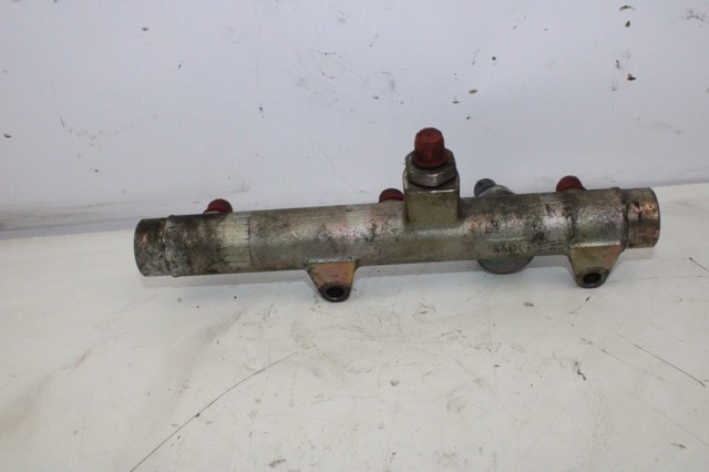 059130089D VAG Rampa de combustible izquierda  en stock Huelva