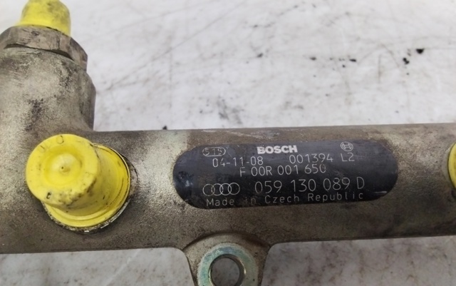 059130089D VAG Rampa de combustible izquierda  en stock Córdoba