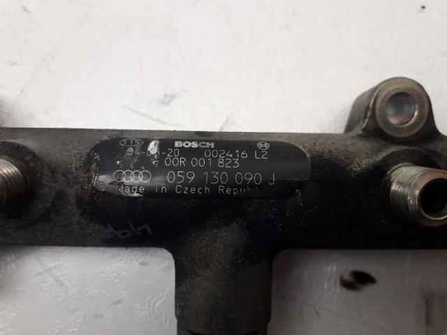 059130090J VAG Rampa de combustible derecha  comprar en Oviedo