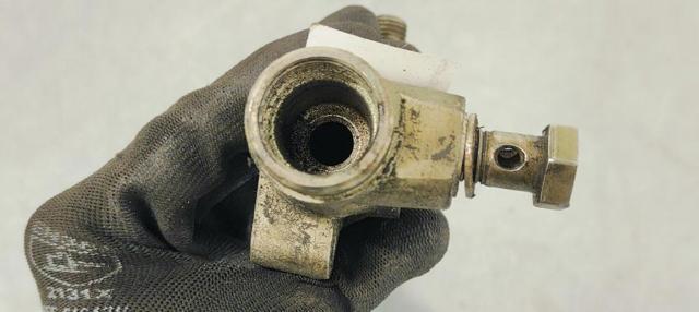 059130090J VAG Rampa de combustible derecha  en stock Gandía