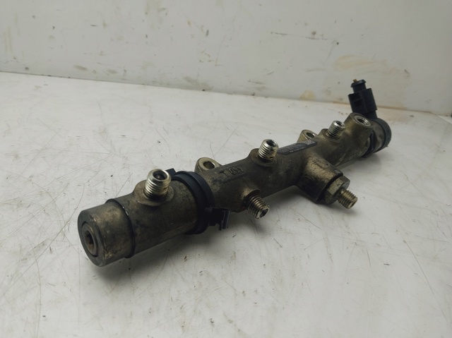059130090J VAG Rampa de combustible derecha  disponible Ourense