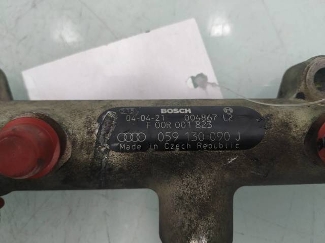 059130090J VAG Rampa de combustible derecha  comprar en Jaén
