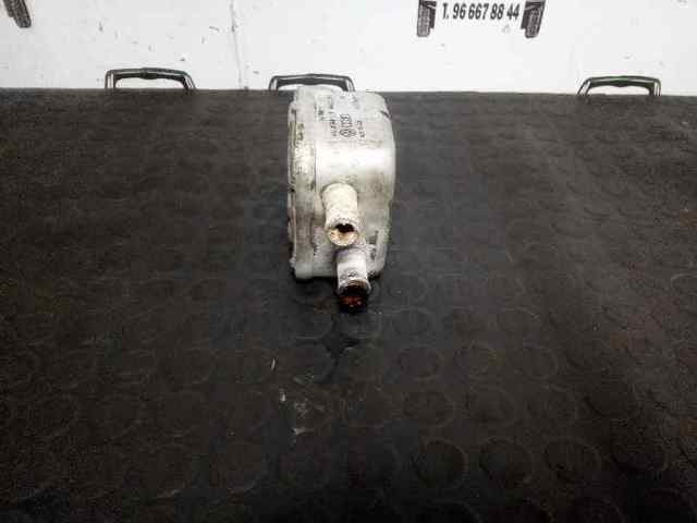 068117021B Radiador de aceite debajo del filtro  comprar en Zaragoza