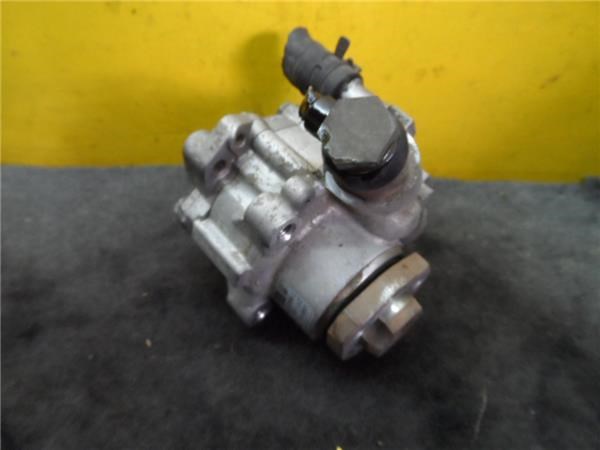 VAG 06A145157 Bomba de dirección  en stock Terrassa
