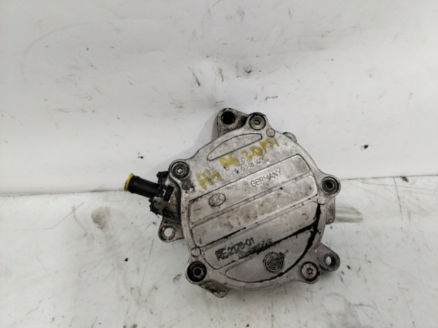 06D145100E Bomba de vacío  en stock Granada
