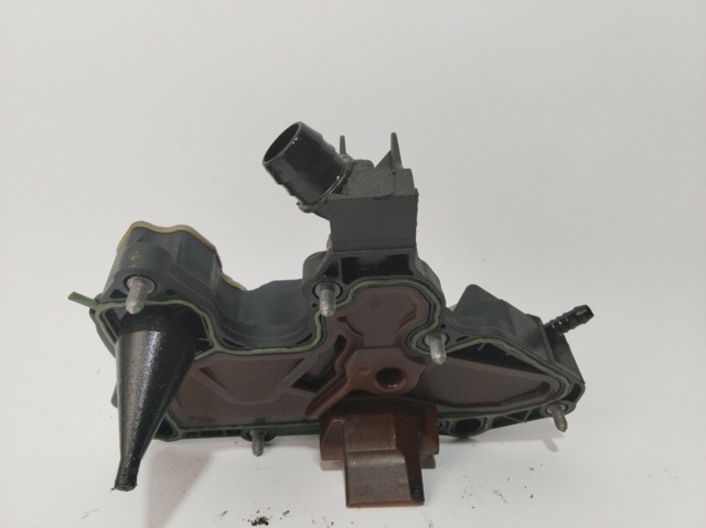 Separador de aceite del sistema de ventilación del cárter 06K103495AG VAG