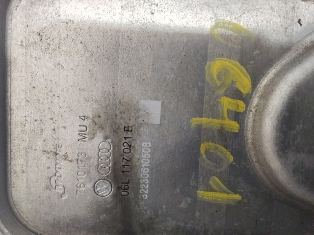 Radiador de aceite debajo del filtro 06L117021E VAG