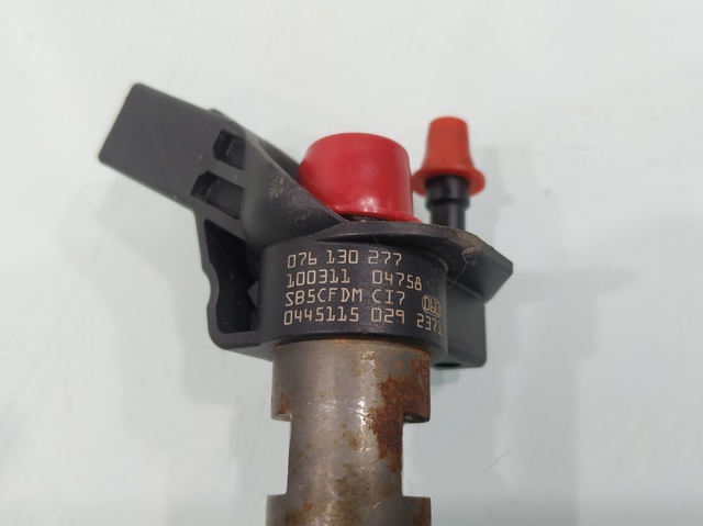076130277 VAG Inyector de combustible  disponible Ourense