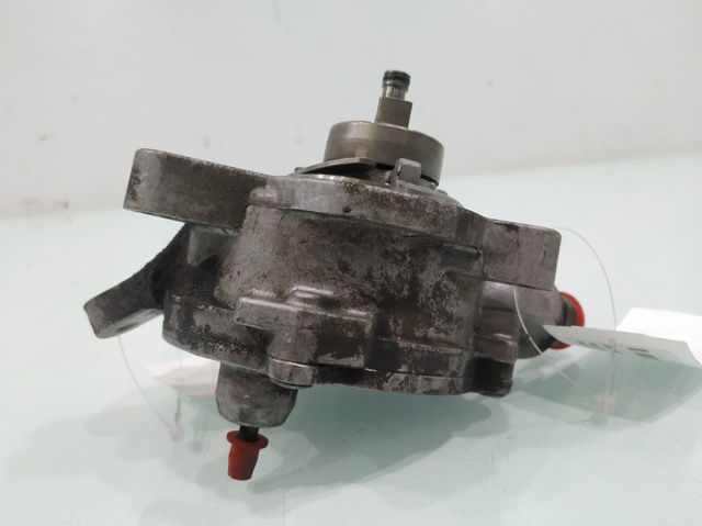 VOLVO 08699237 Bomba de vacío  disponible Valladolid