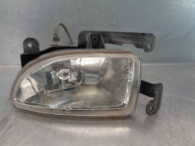 Faro antiniebla izquierdo 0K2S151520 Hyundai/Kia